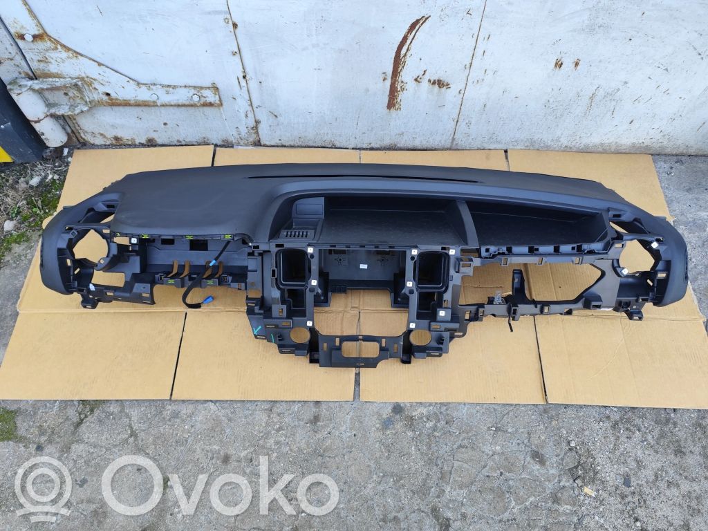 Renault Trafic III (X82) Panelis 