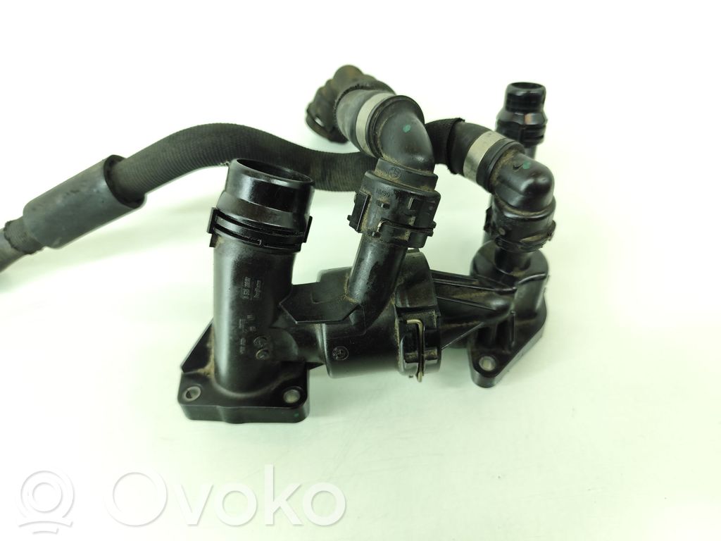 BMW 5 G30 G31 G38 Termostaatin kotelo 