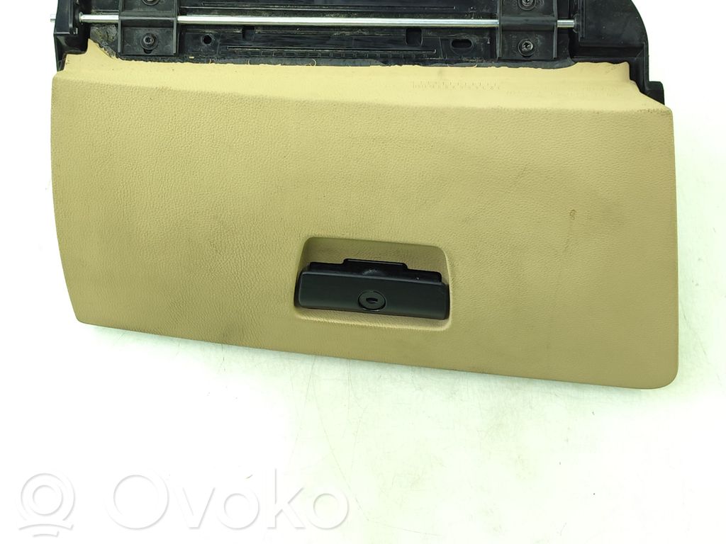Glove box   7009469