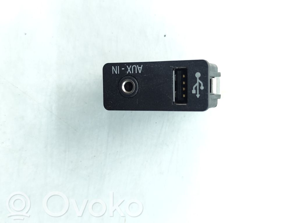 BMW X1 E84 USB socket connector 