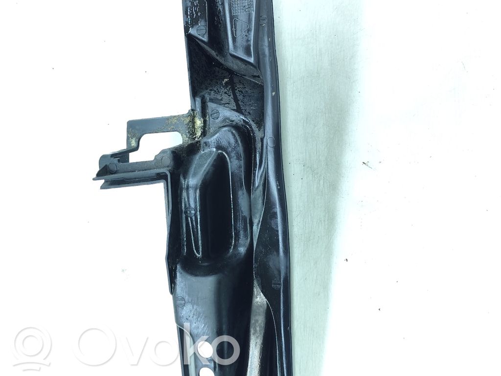 BMW 5 E60 E61 Muu moottoritilan osa 