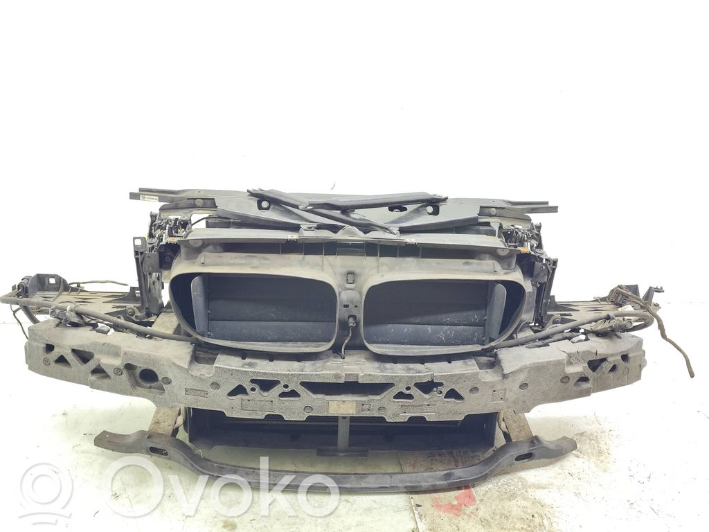 BMW 5 F10 F11 Pas przedni 