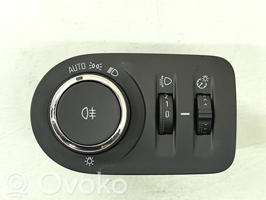 Opel Corsa F Light switch 