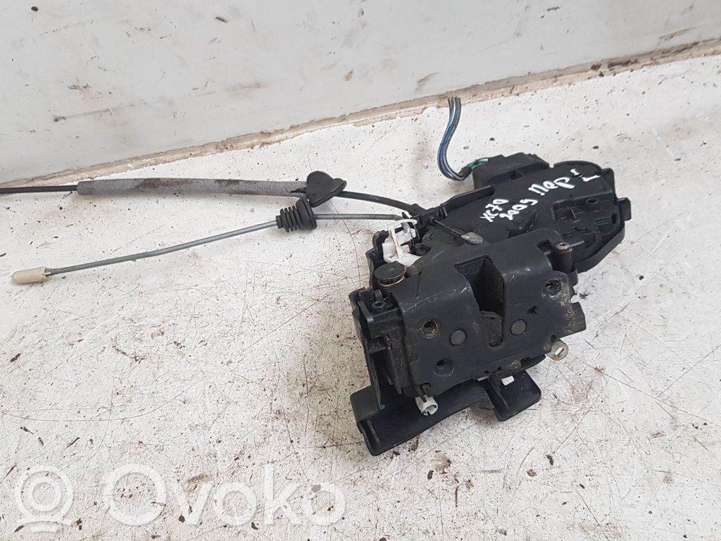 Volvo XC70 Front door lock 