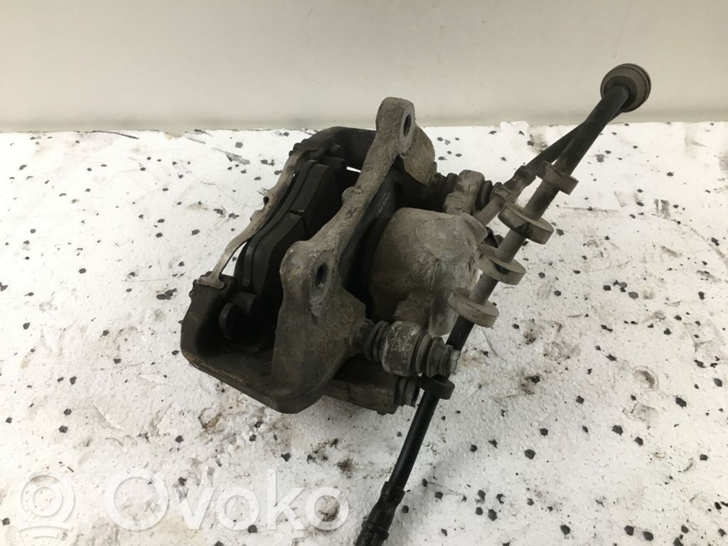 Audi A4 S4 B8 8K Zacisk hamulcowy przedni 