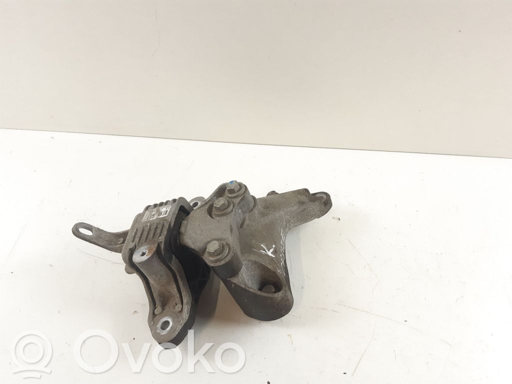 Chevrolet Cruze Engine mount bracket 