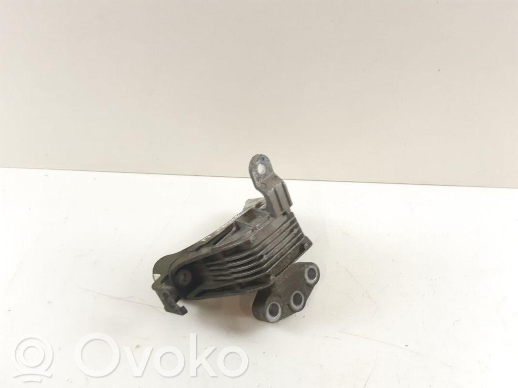 Chevrolet Cruze Engine mount bracket 