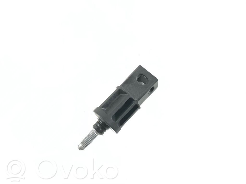 Audi A4 S4 B8 8K Takavalon osa 