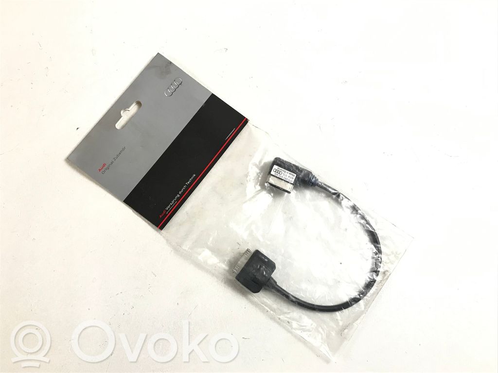 Audi A4 S4 B8 8K iPod connector socket 