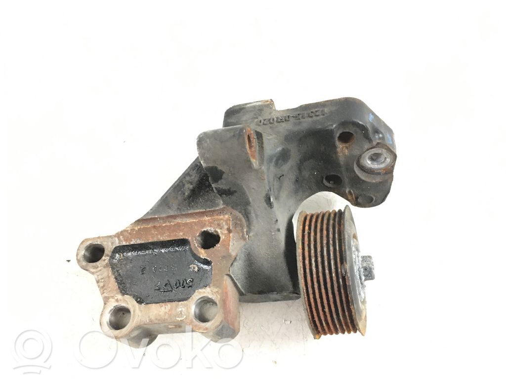 Toyota Avensis T270 Engine mounting bracket 