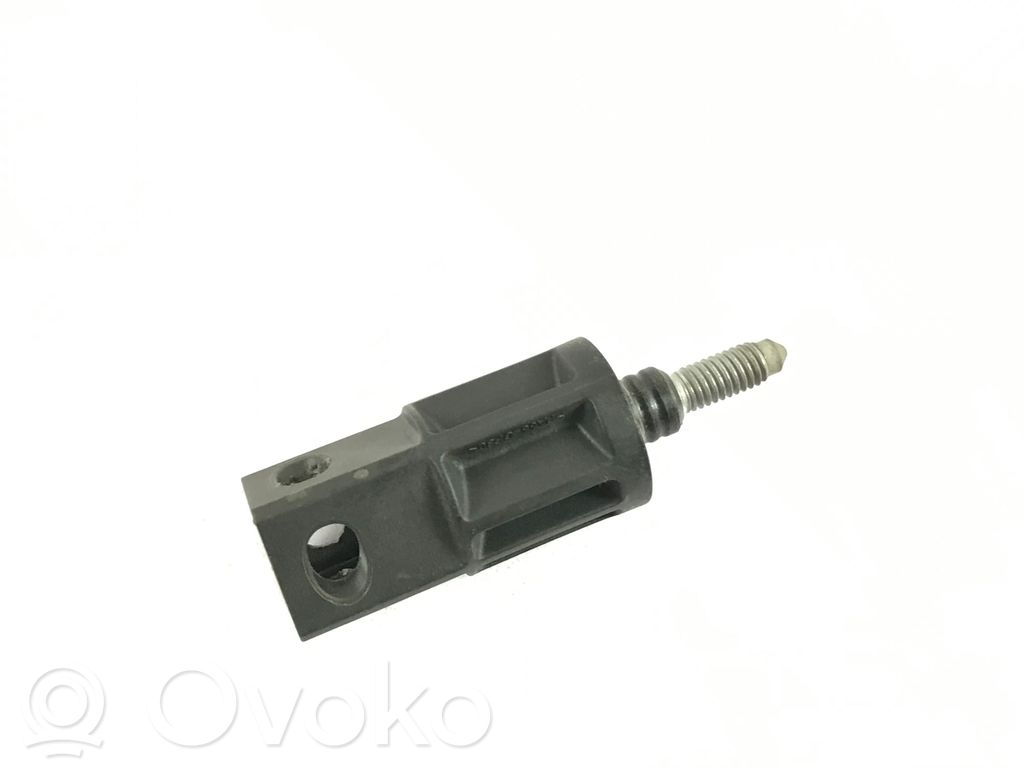 Audi A4 S4 B8 8K Takavalon osa 