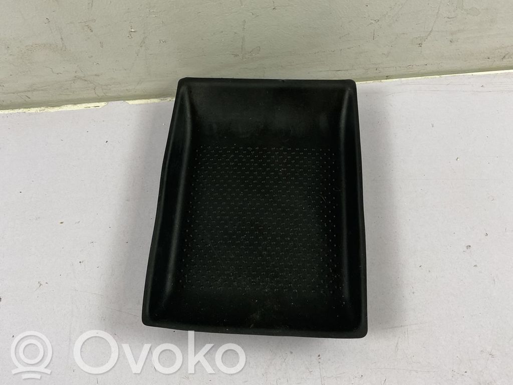 Skoda Superb B8 (3V) Base de la guantera 