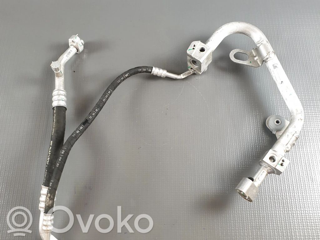 BMW i4 Ilmastointilaitteen putki (A/C) 