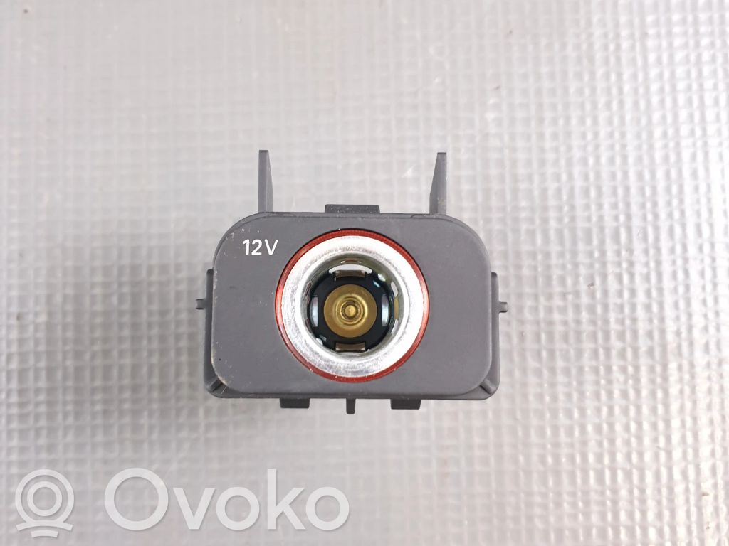 Audi A4 S4 B8 8K 12V Steckdose hinten 