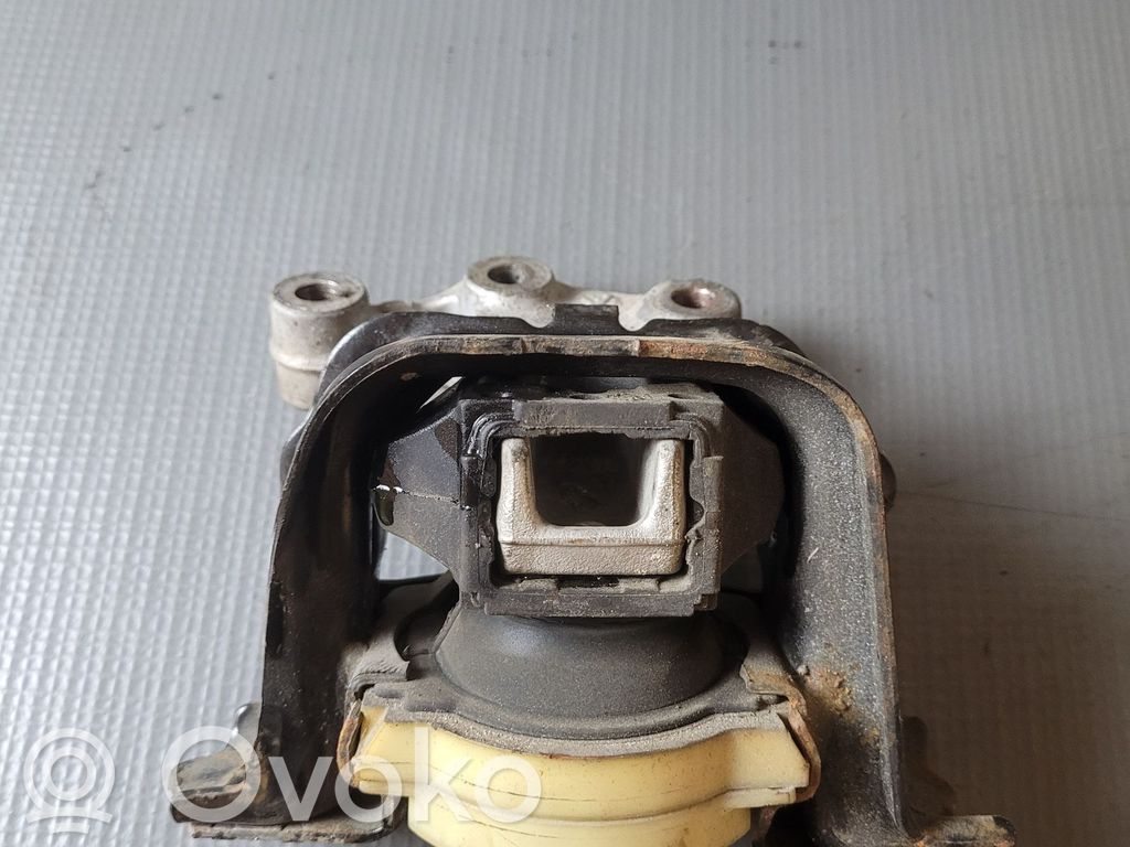 Peugeot 208 I Engine mount bracket 