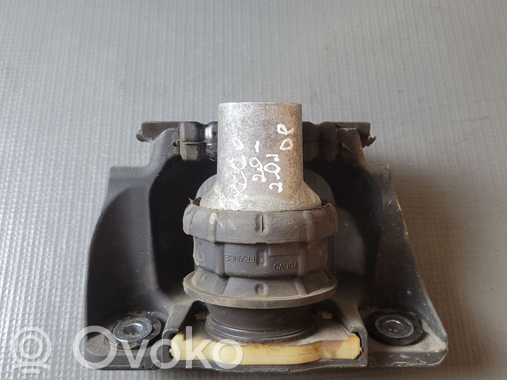 Volvo V90 Cross Country Engine mount bracket 
