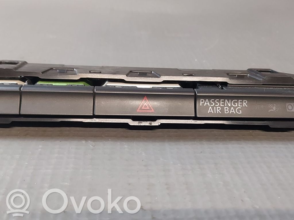Volkswagen PASSAT B8 Parking (PDC) sensor switch 