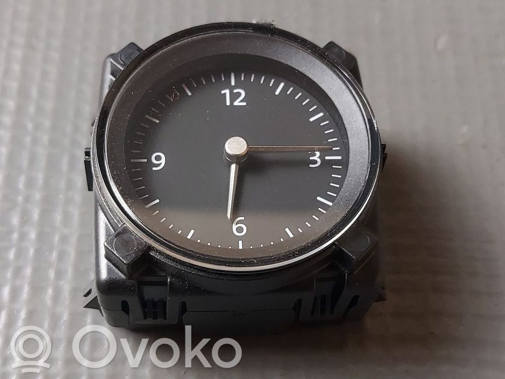 Volkswagen PASSAT B8 Reloj 
