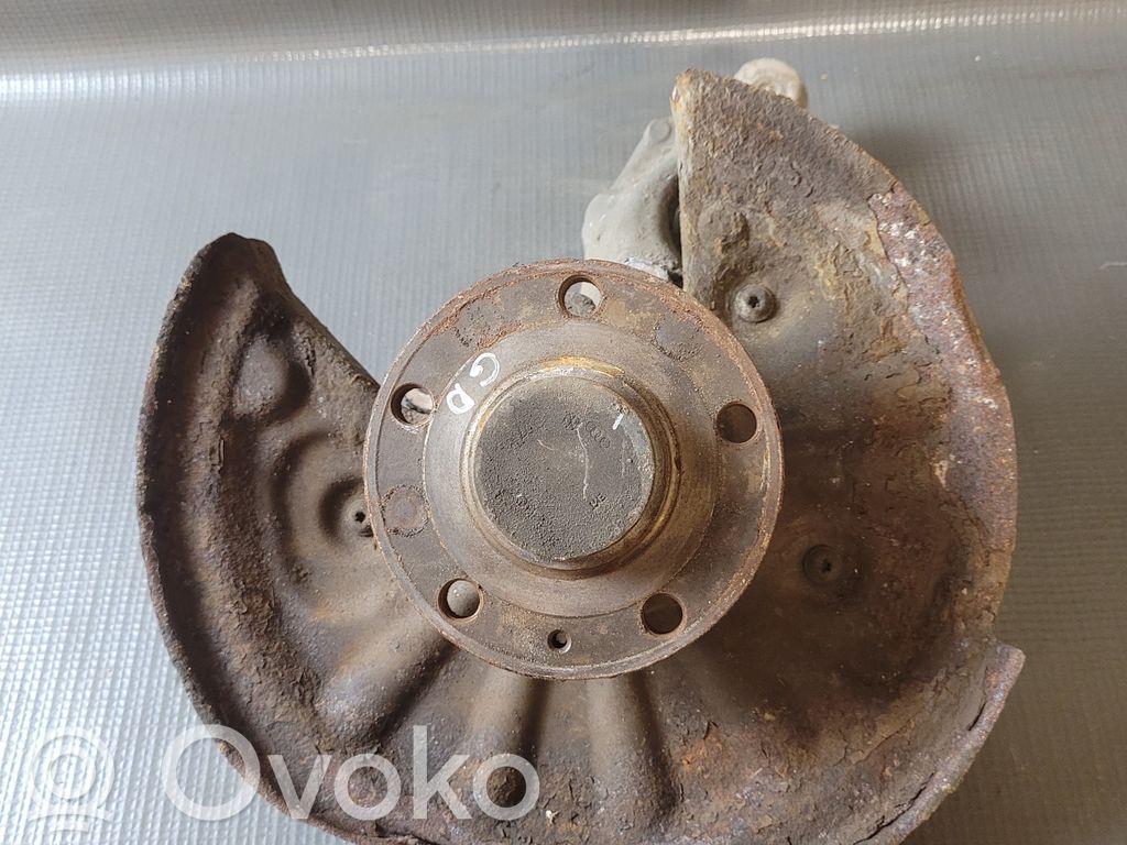 Volkswagen PASSAT B8 Taka-akselin pyöräntuenta 