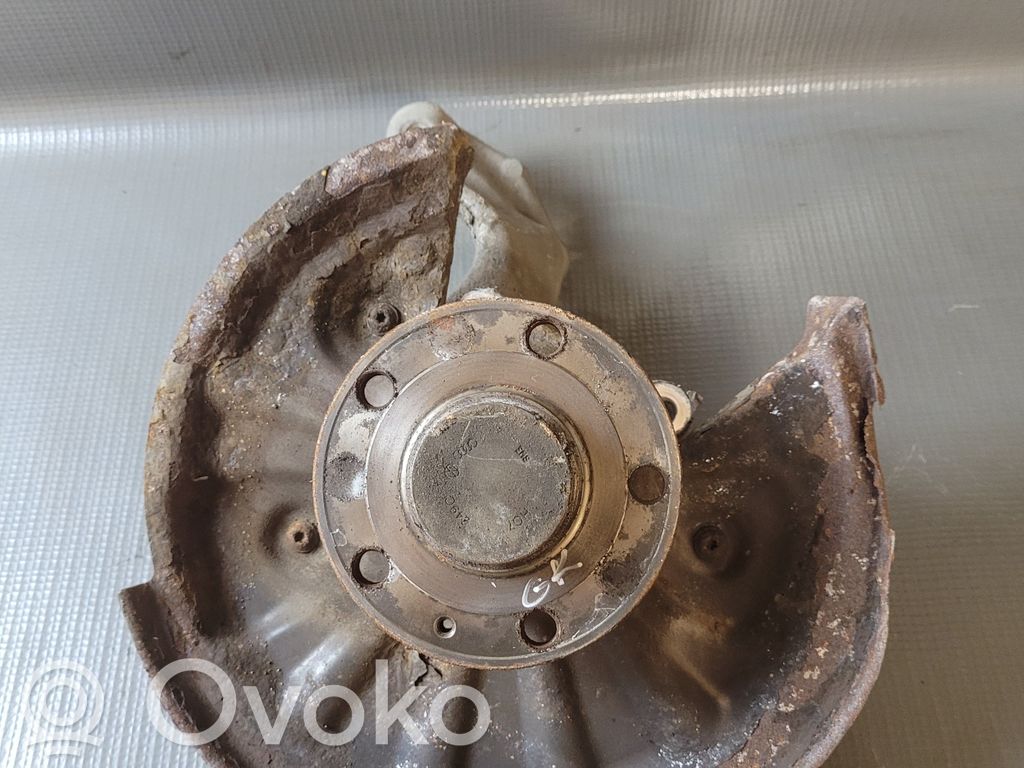 Volkswagen PASSAT B8 Taka-akselin pyöräntuenta 
