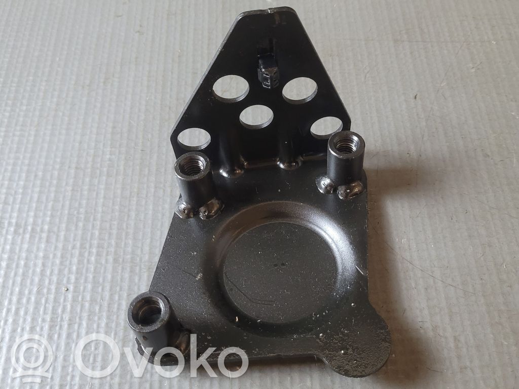 Volvo V90 Cross Country Radiator mount bracket 