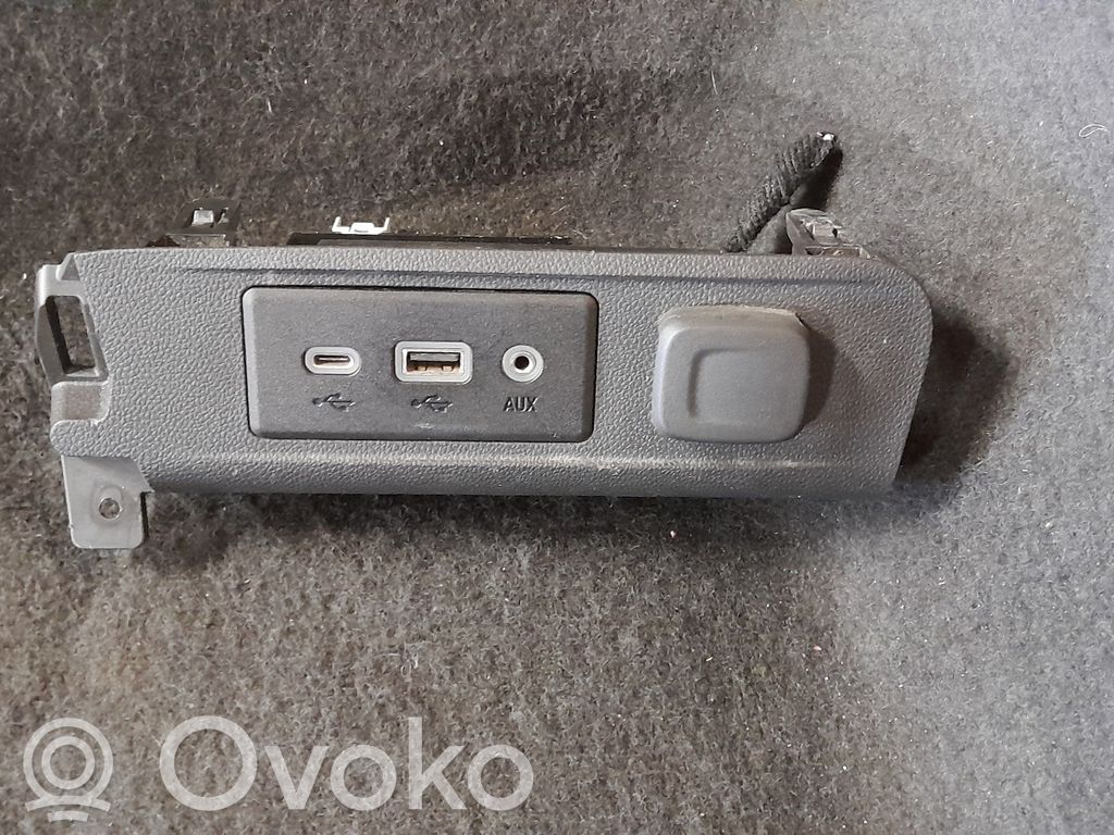 Buick Encore GX I Gniazdo / Złącze USB 