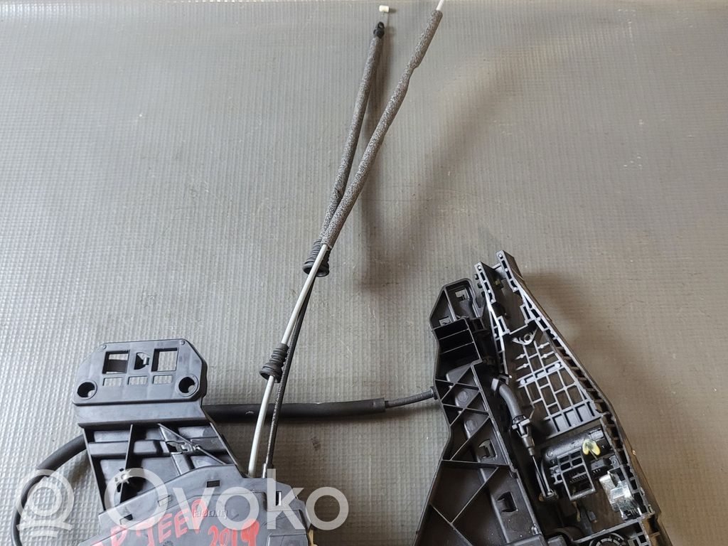 Jeep Cherokee Priekšpusē slēdzene 
