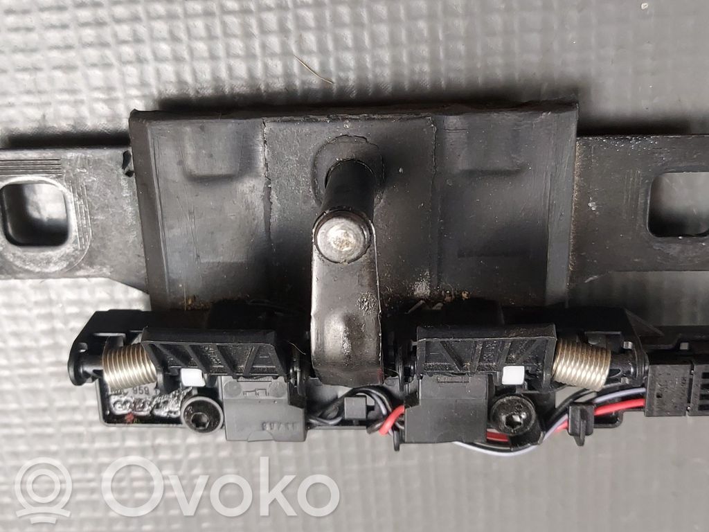 Audi SQ7 Trunk lock loop 