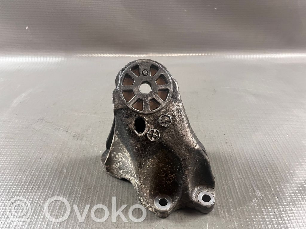Volkswagen Touareg II Engine mounting bracket 