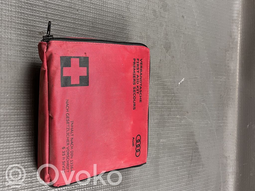 Audi A3 S3 8V First aid kit 