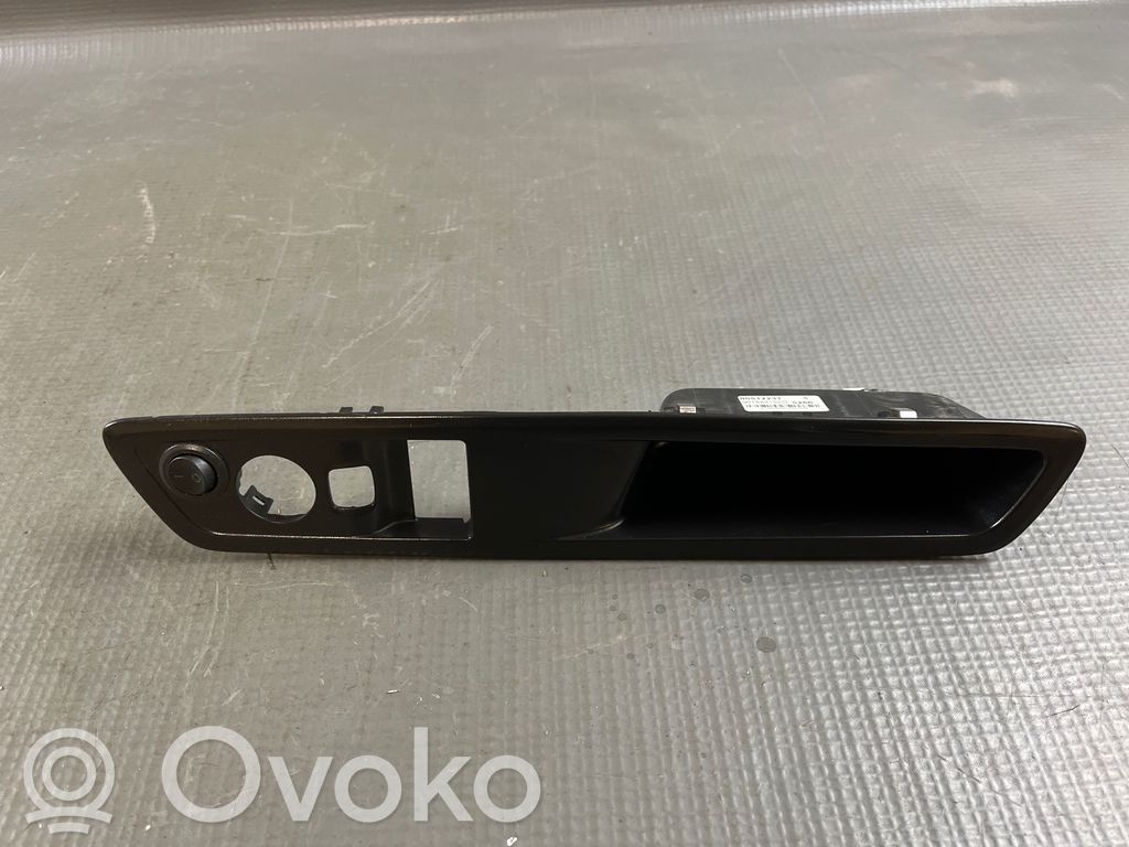 Toyota Proace Moldura del interruptor de la ventana de la puerta delantera 