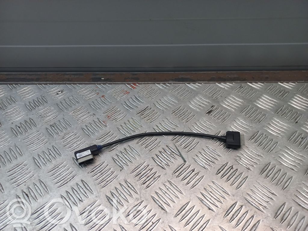 Audi Q5 SQ5 8R iPod connector socket 
