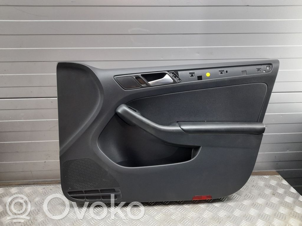 Volkswagen Jetta VI Boczki / Poszycie drzwi przednich 