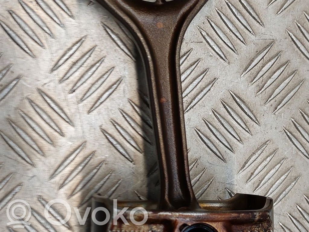 Piston avec bielle