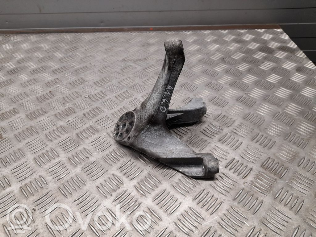 Audi Q7 4L Engine mounting bracket 