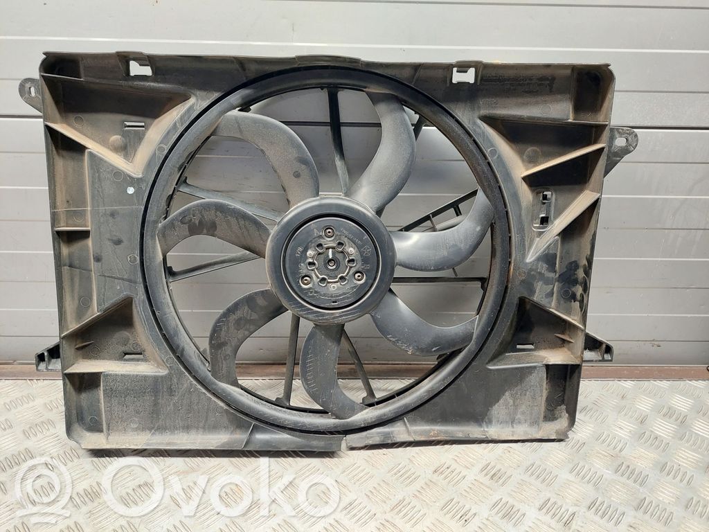 Chrysler Pacifica Radiator cooling fan shroud 