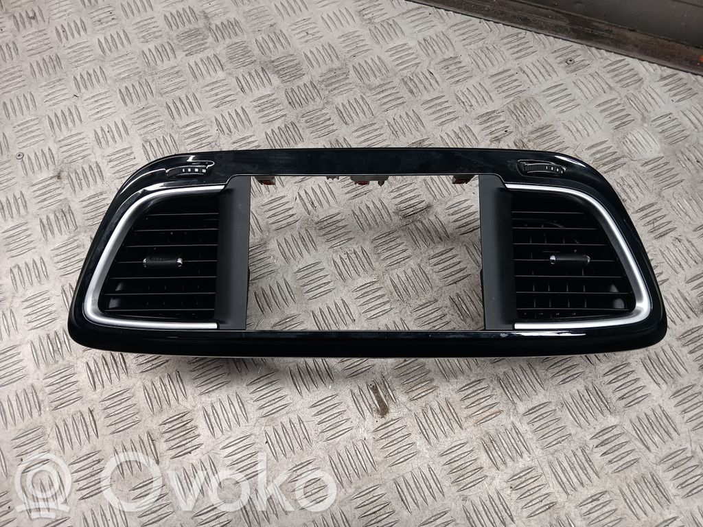 Chrysler Pacifica Centrinės oro grotelės 