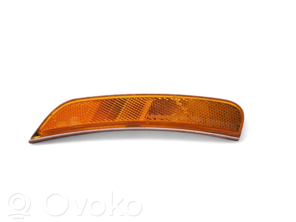 Chrysler Pacifica Front reflector 