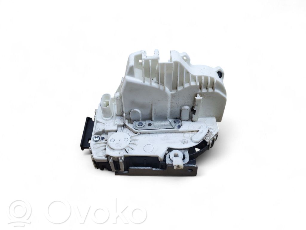 Dodge Durango III Front door lock 