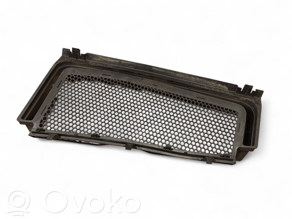 Audi Q7 4M Kulmapaneelin paineventtiili 