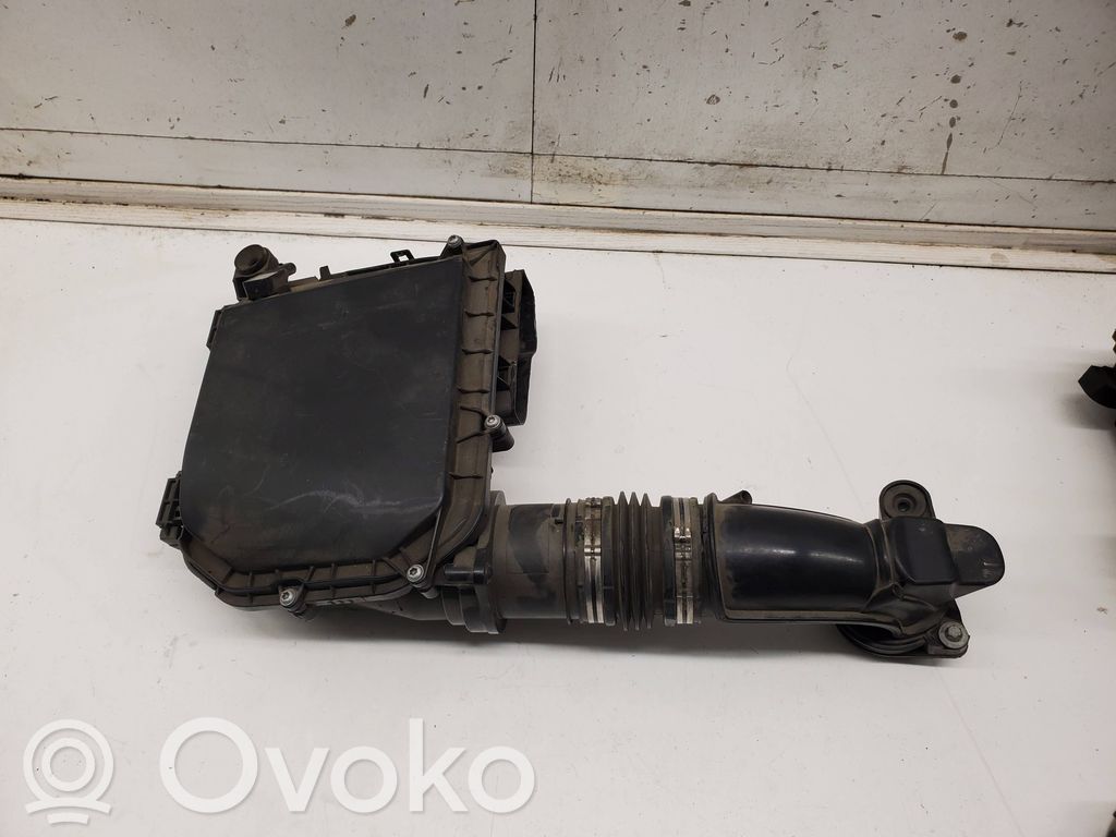 Mercedes-Benz C W205 Obudowa filtra powietrza 