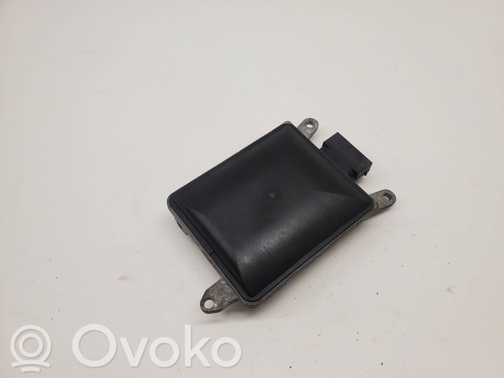 Módulo de control de punto muerto   8T0907568B