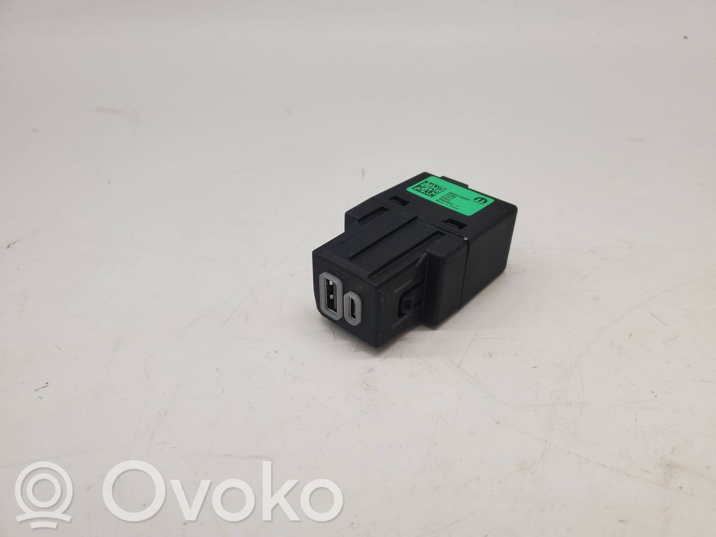 Dodge Hornet USB-pistokeliitin 
