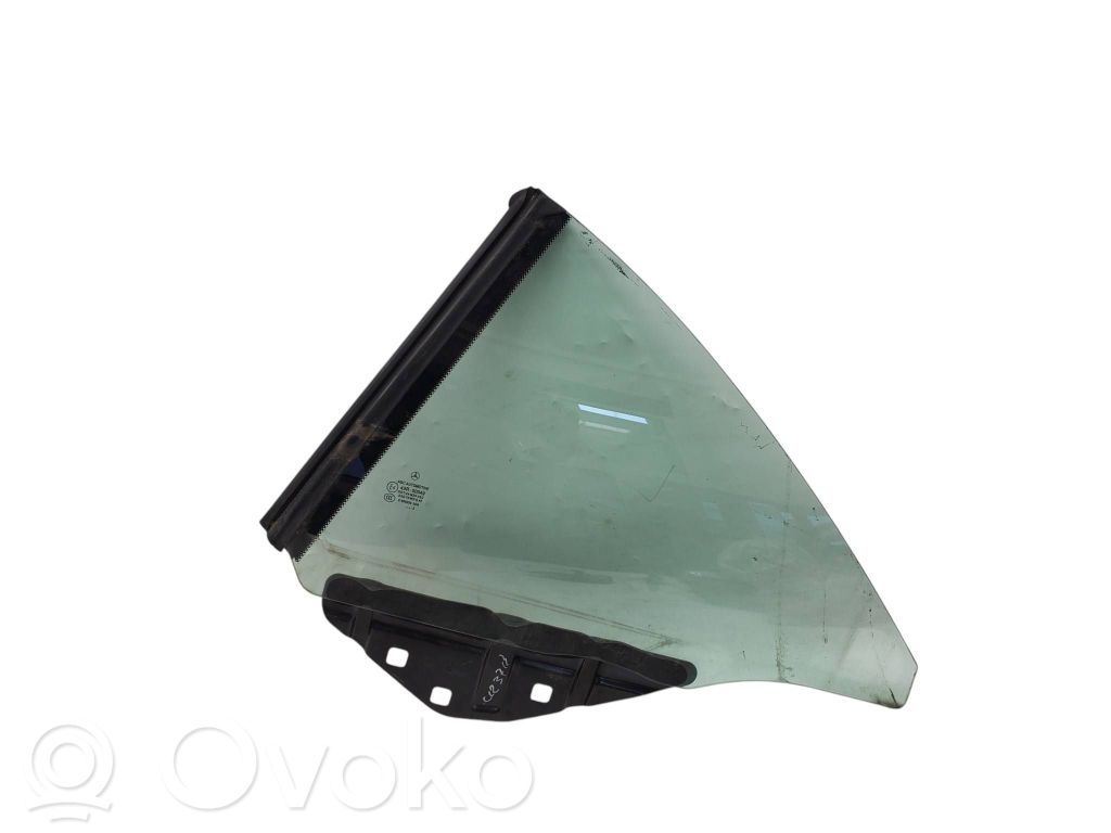 Ventanilla de ventilación de la puerta trasera   A2316700106
