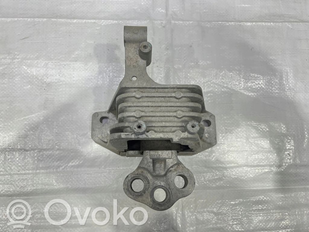 Jeep Cherokee Engine mount bracket 