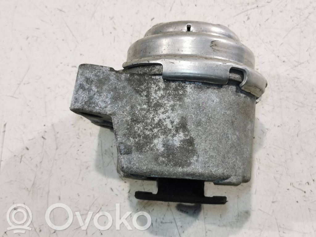 Volvo S60 Engine mount bracket 