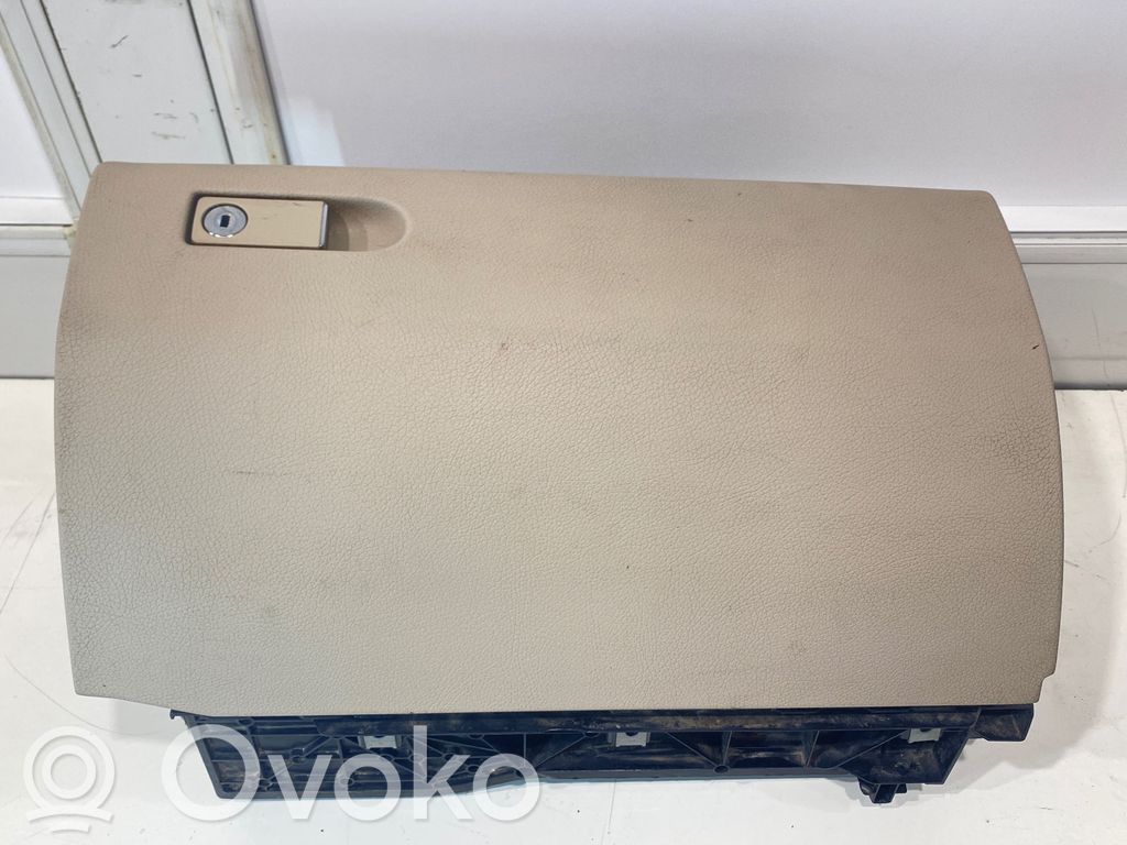 Guantera   A2126802491,108305
