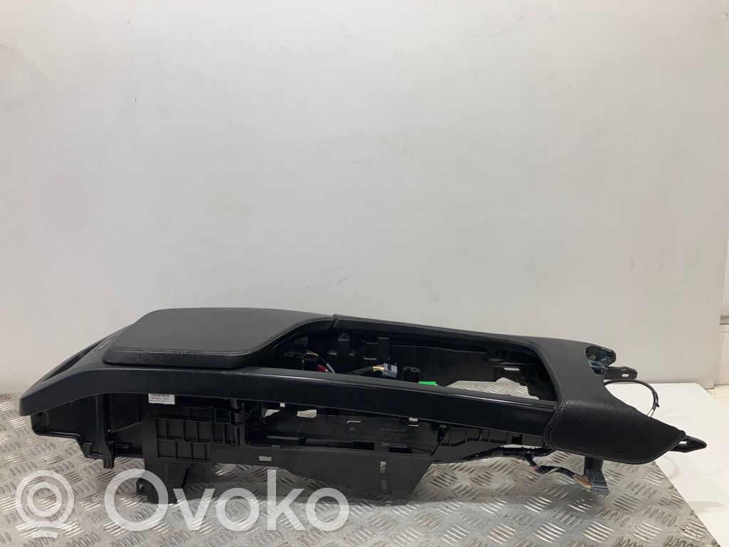 Volvo S90, V90 Center console 