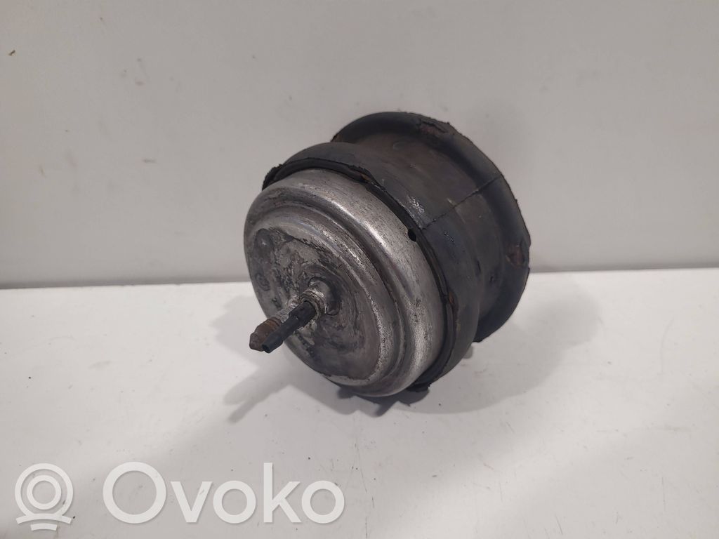 BMW 5 E39 Engine mount bracket 