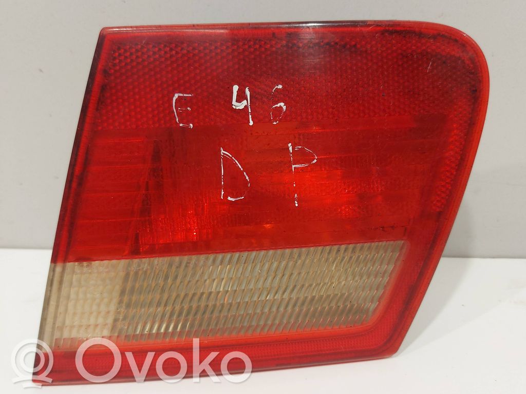 Aizmugurējais lukturis pārsegā   8368760